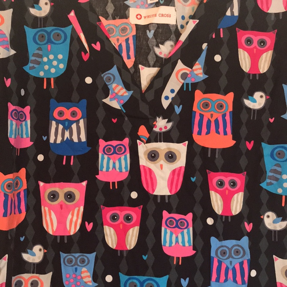 White Cross Owl Print Scrub Top Shirt Size M NEW with Tag - Picture 7 of 7